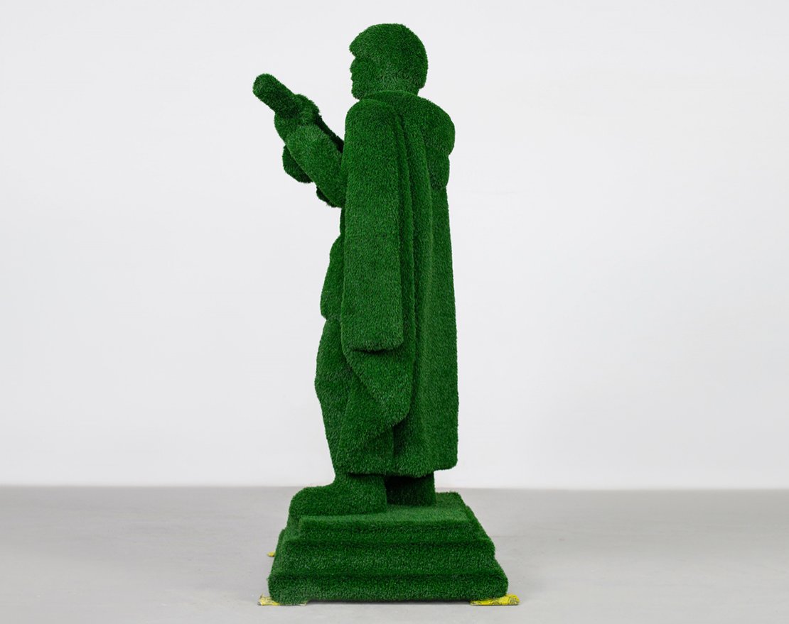 Топиари Герой Отечества - газон Есо - вид 4